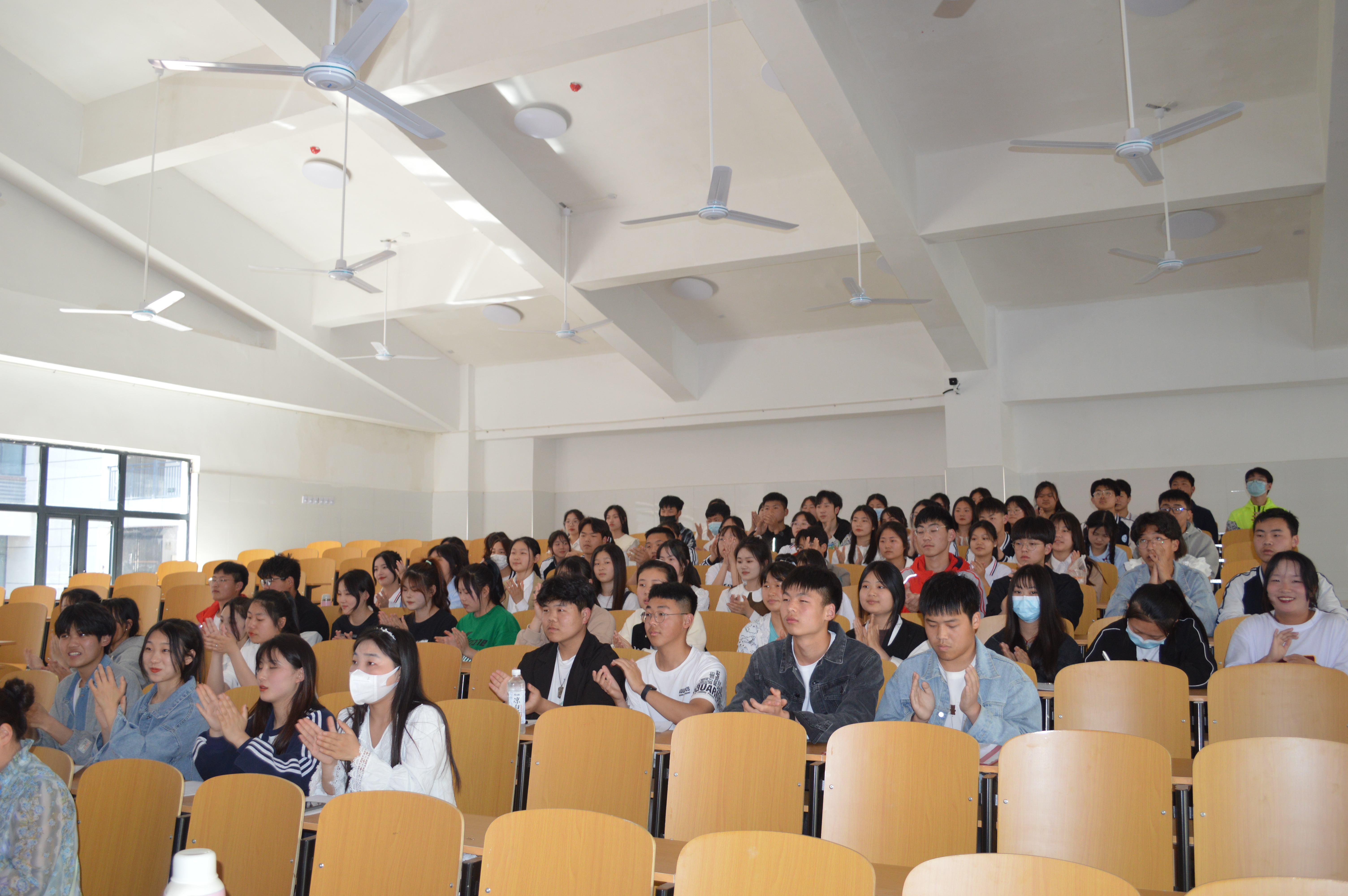 学生3.jpg 学生3.jpg