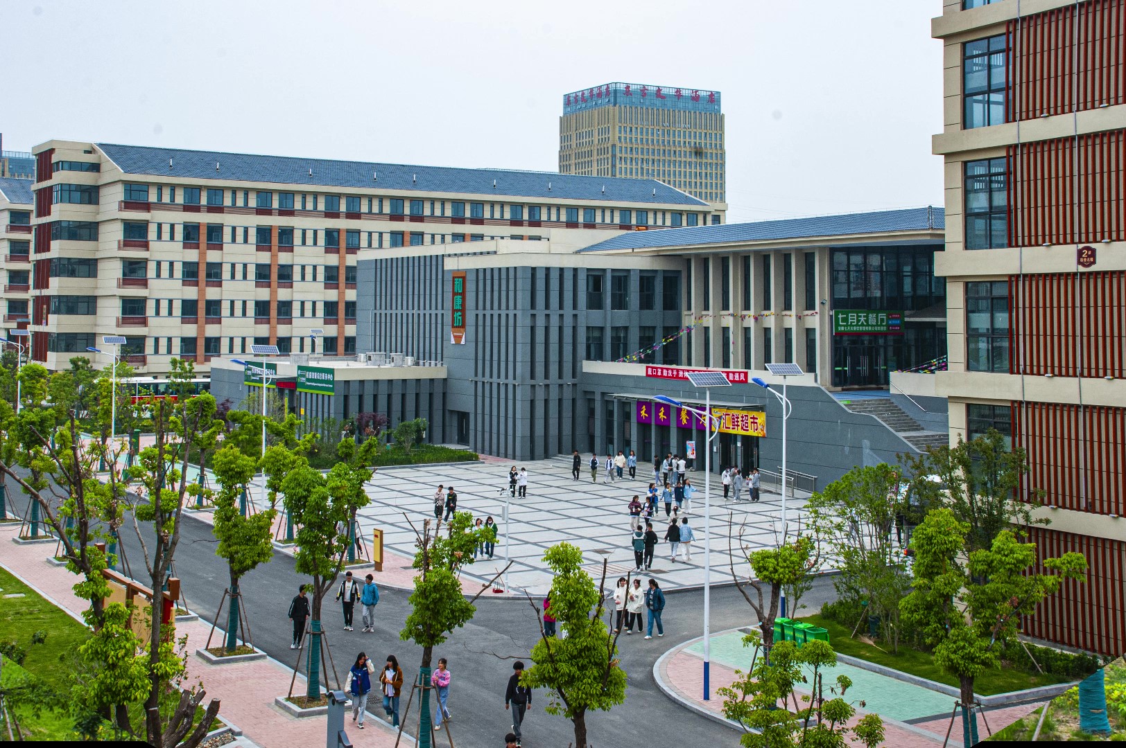 学校食堂.jpg